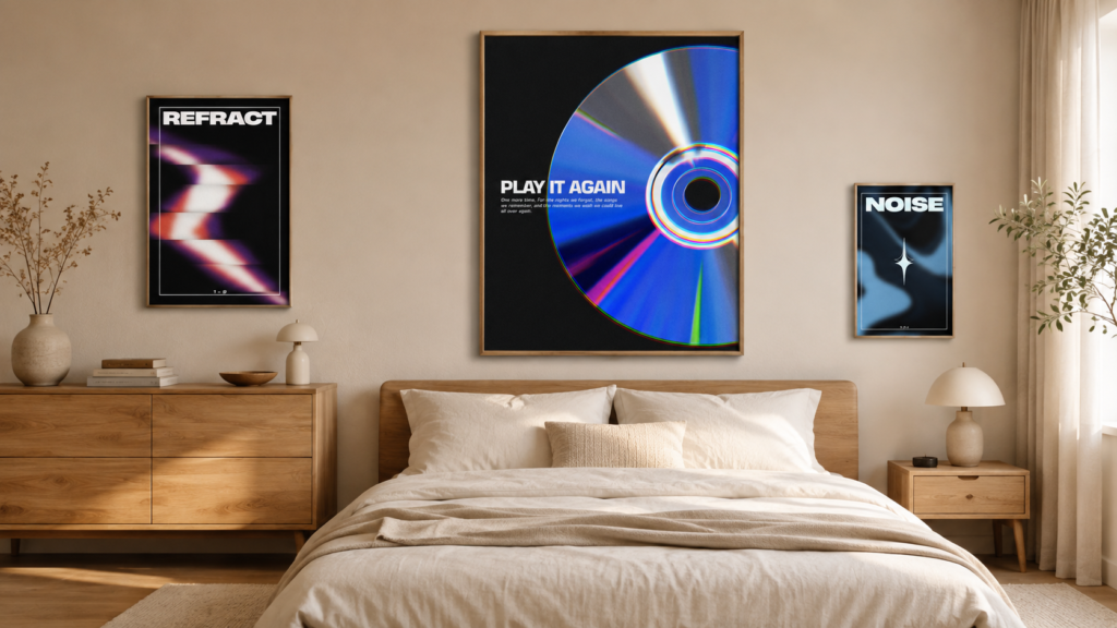 Chambre moderne présentant des posters Coolecto de différentes tailles au-dessus d'un lit afin de comparer les proportions des œuvres d'art murales.